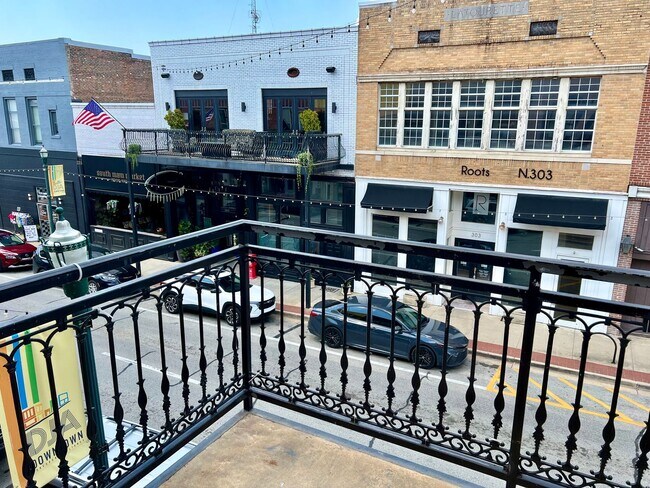 Building Photo - For Rent – Downtown Jonesboro Loft Apartment