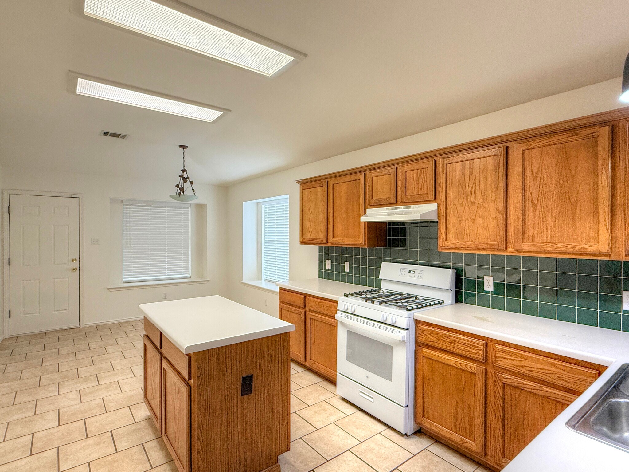 Building Photo - 700 House Creek Dr