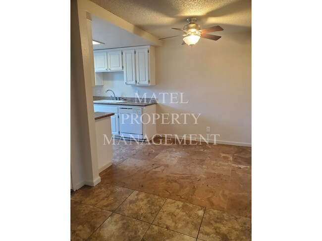 Building Photo - FLO1313