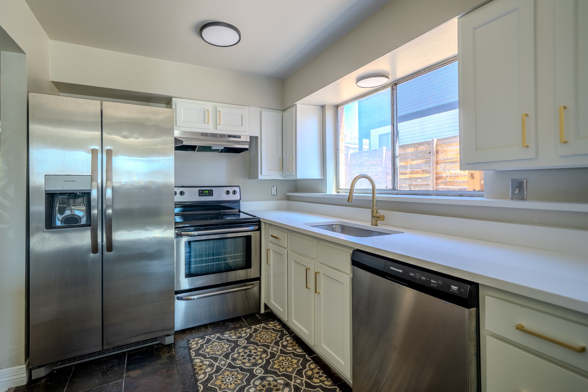 Building Photo - 2323 W 41st Ave