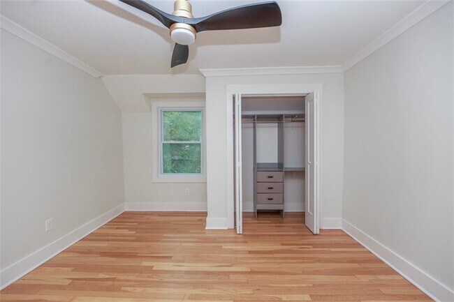 Building Photo - 2908 N Hills Dr NE