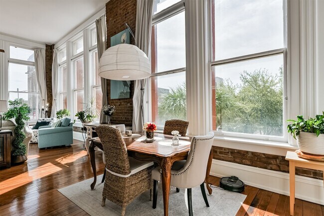 Building Photo - 525 22nd St