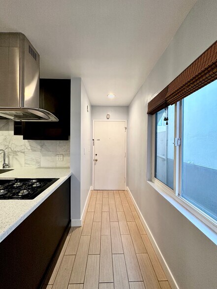 Building Photo - 317 Gull St