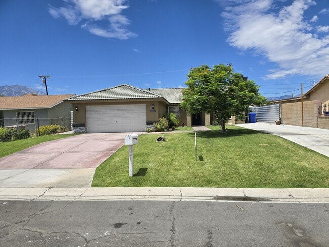 Primary Photo - 15203 Avenida Ramada