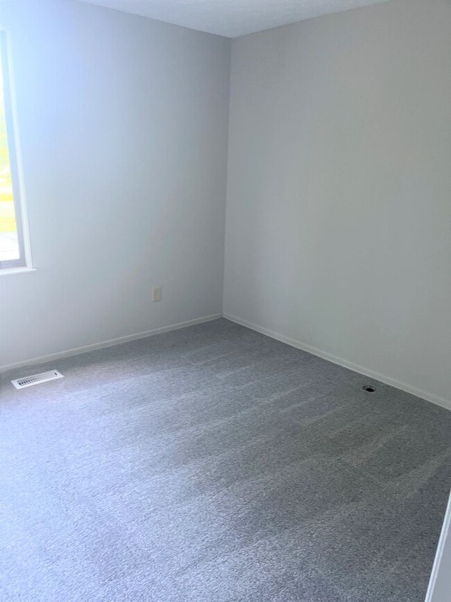 Building Photo - 1414 Maplecrest Dr