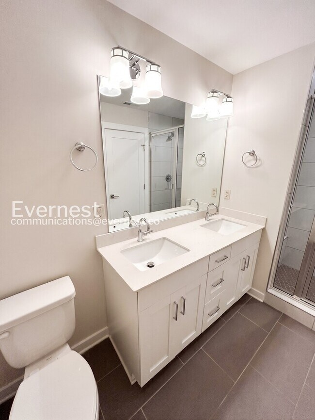 Building Photo - Limited Time Special Offer / 2 Bed/2.5 Bath Townhome with Off-Street Parking / Pet-Friendly / Ava...