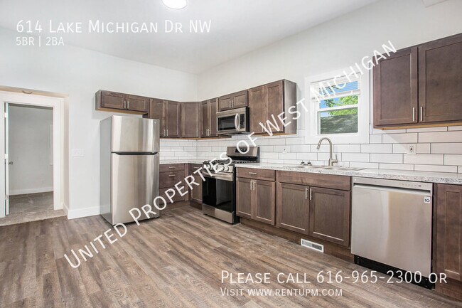 Building Photo - Pre-Lease | Available 7/15/25 | Recently U...