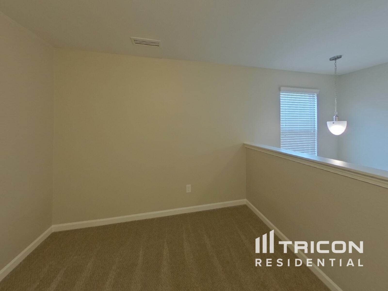 Building Photo - 845 Alta Wy