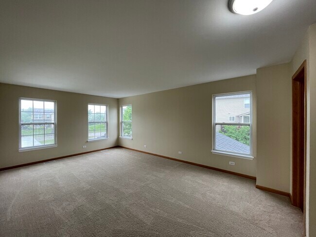 Building Photo - 649 Linda Ct