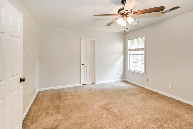 Building Photo - 10102 Fox Hunt Dr