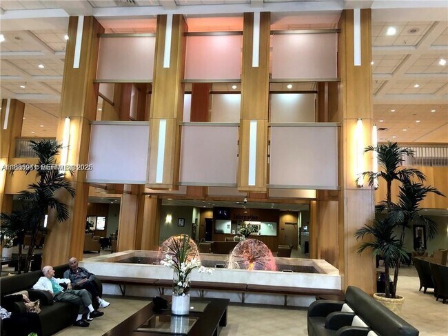 Building Photo - 358 Mansfield I