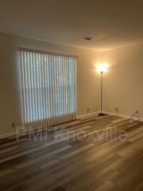 Building Photo - 9120 Woodpark Ln