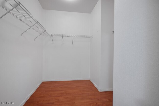 Building Photo - 7423 Cleghorn Canyon Way