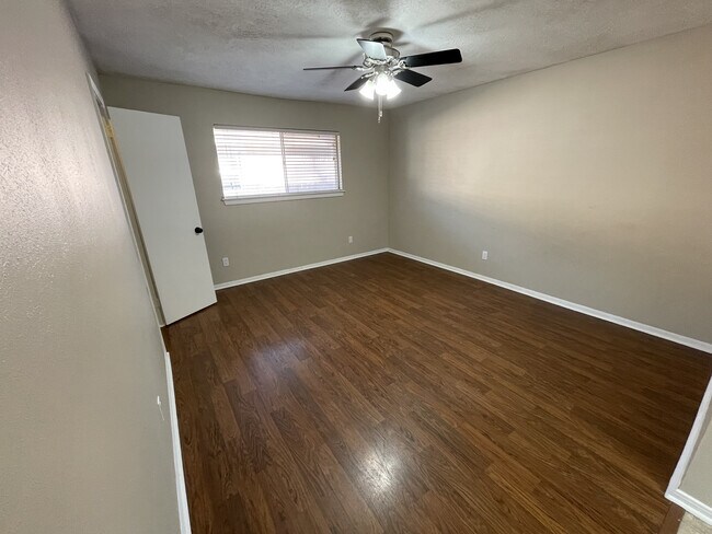 Building Photo - 9015 Eldora Dr