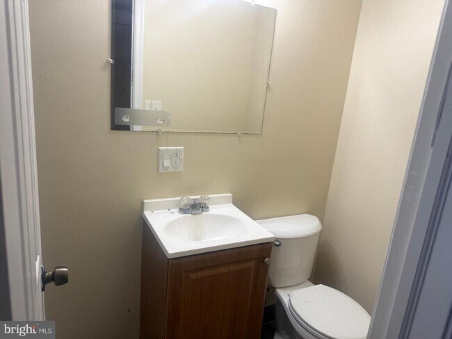 Building Photo - 544 Wiltshire Rd