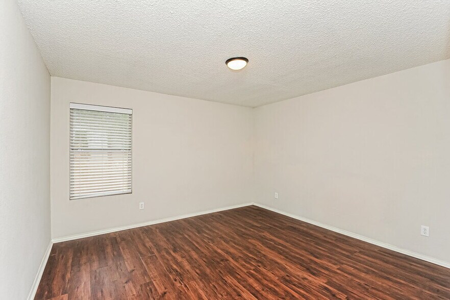 Building Photo - 8705 Stonebriar Ln