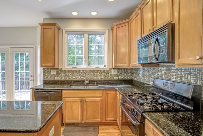 Building Photo - 2103 Templeton Gap Dr