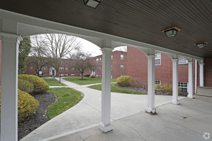 Primary Photo - The Courtyards at Sewickley - South