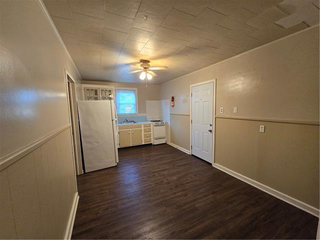 Building Photo - 638 Ave F