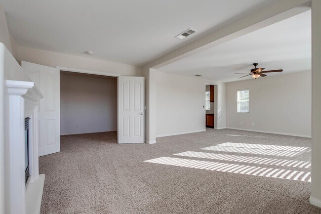 Building Photo - 1059 Vista Pointe Blvd