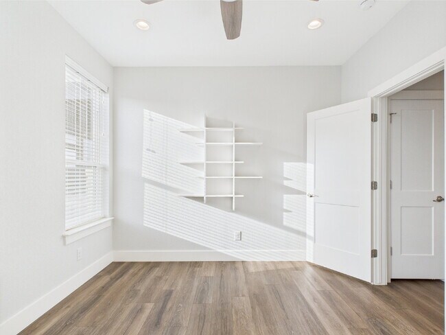 Building Photo - 3-Bed, 2-Bath Home in Fredericksburg – You...