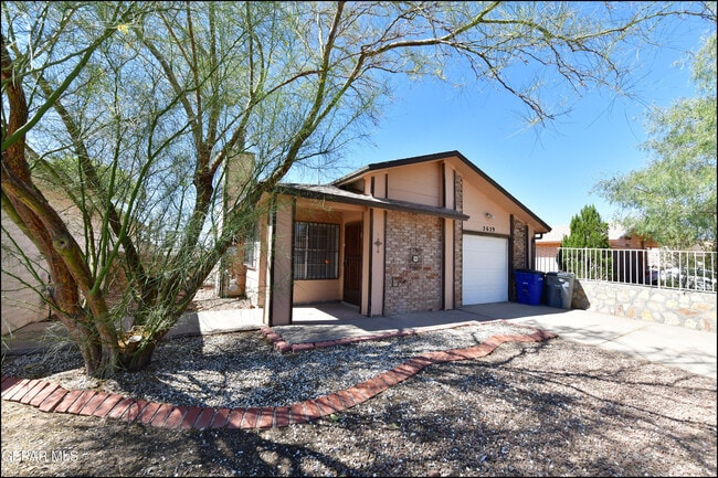 Building Photo - 2629 Lake Victoria Dr