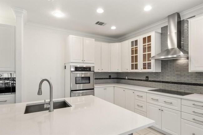 Building Photo - 135 Clematis Ct