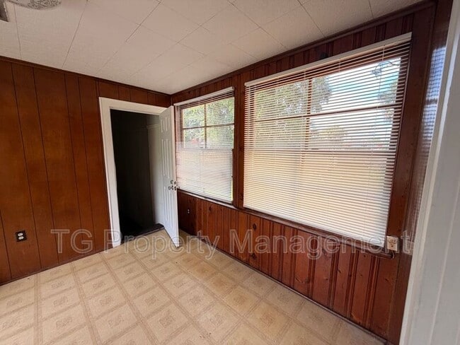 Building Photo - 5135 Astral St