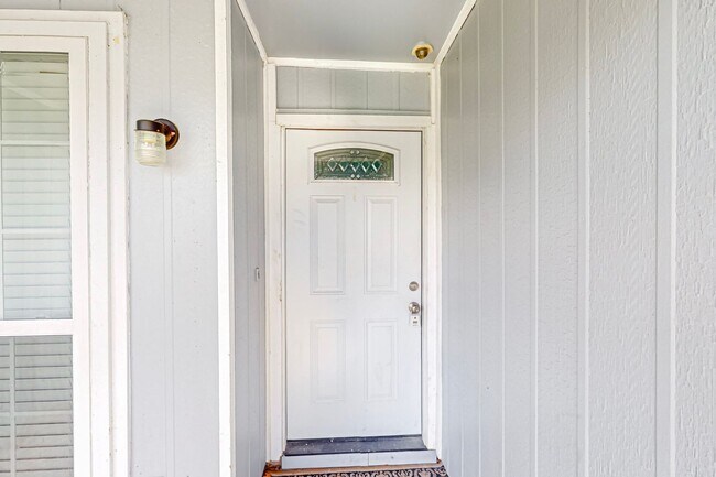 Building Photo - Adorable 1 Story Ready for Move In!  Birdville ISD!