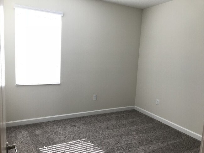 Building Photo - NEWER 3/2 Plus Den Home at The Oaks in Mos...