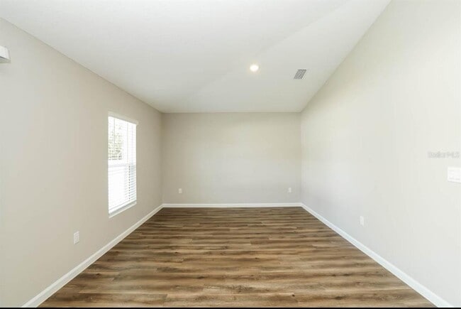 Building Photo - 691 SW Hillsboro Cir