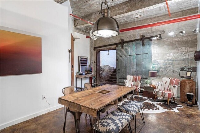 Building Photo - 650 Glen Iris Dr NE