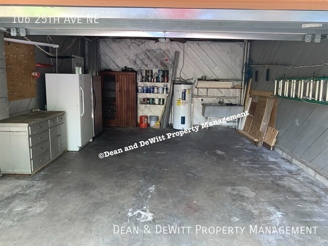 Building Photo - 106 25th Ave NE