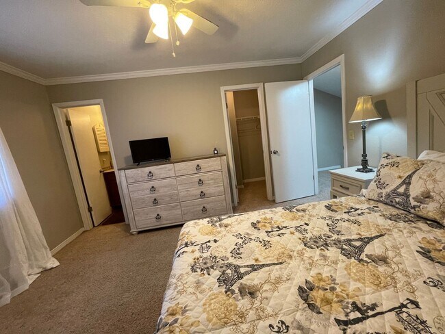 Building Photo - For Lease - Fully Furnished 2 BR | 1.5 BA Townhome in PCB!