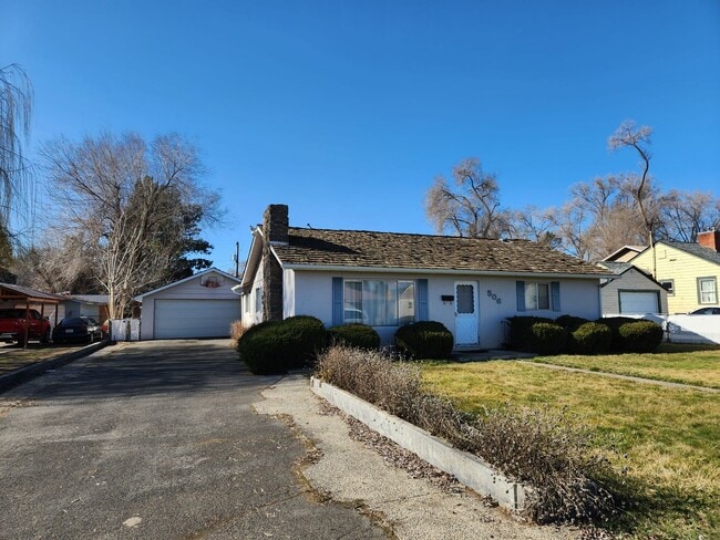 Building Photo - N. 24th Ave 2 bedroom House w/DOUBLE GARAGE!