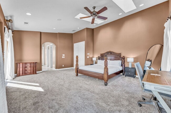 Building Photo - 1520 Taos Ln