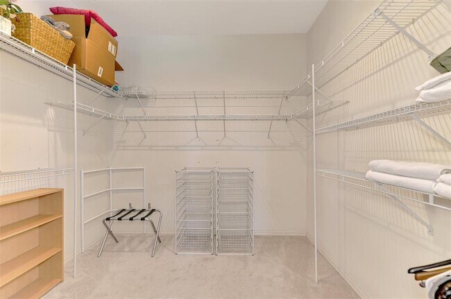Building Photo - 549 Fallbrook Dr