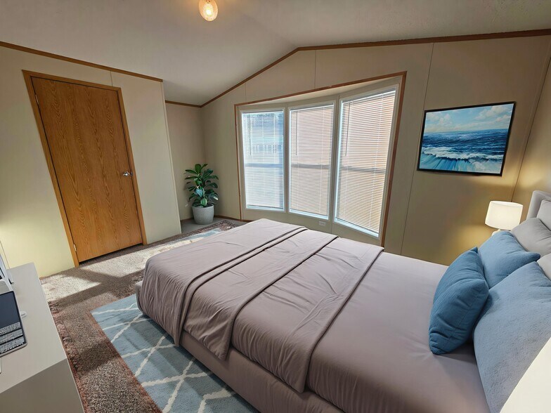 Building Photo - 4461 Beechwood St