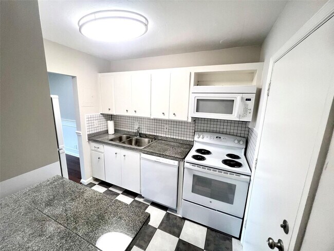 Building Photo - 2270 NE 68th St