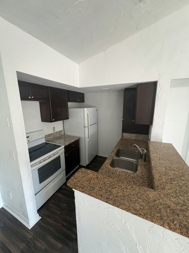 Building Photo - FIRST MONTH FREE- LAMINATED FLOOR 2/2 COND...