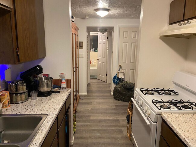 Building Photo - 1B/1B Pet Friendly Apartment South of BYU