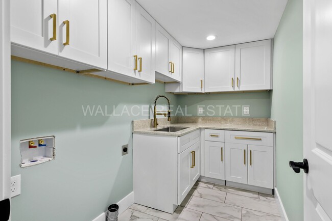 Building Photo - LOVELY 4 BEDROOM HOME...ALL FARRAGUT SCHOO...