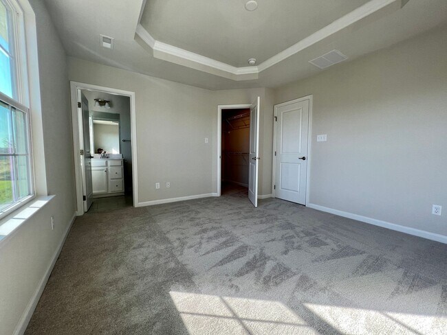 Building Photo - 67 Hewstone Ct