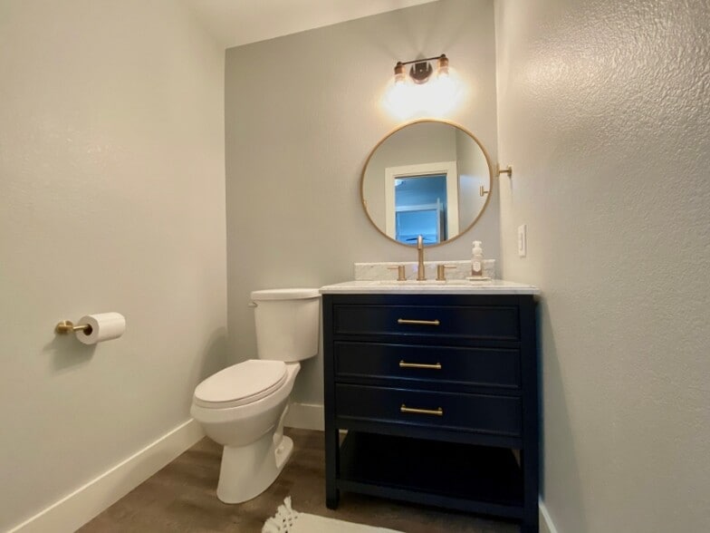 Building Photo - 110 Honeysuckle Ct