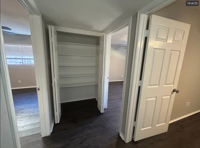 Building Photo - 2801 Meadowview Dr