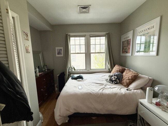 Building Photo - South Boston 4bed / 2bath available 9/1/2026