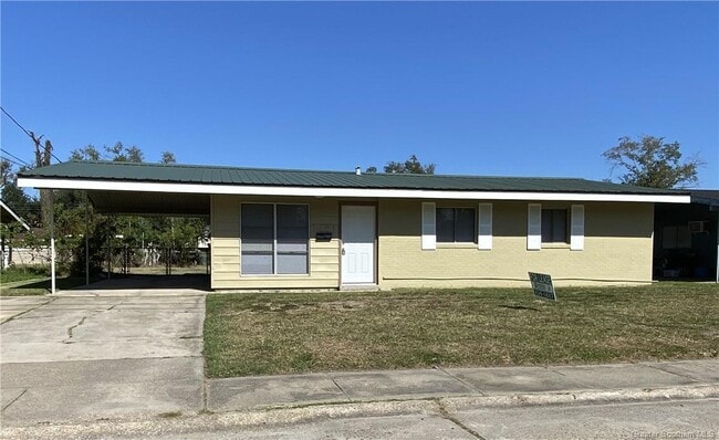 Primary Photo - 1421 Cactus Dr