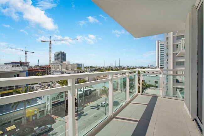 Building Photo - 6917 Collins Ave