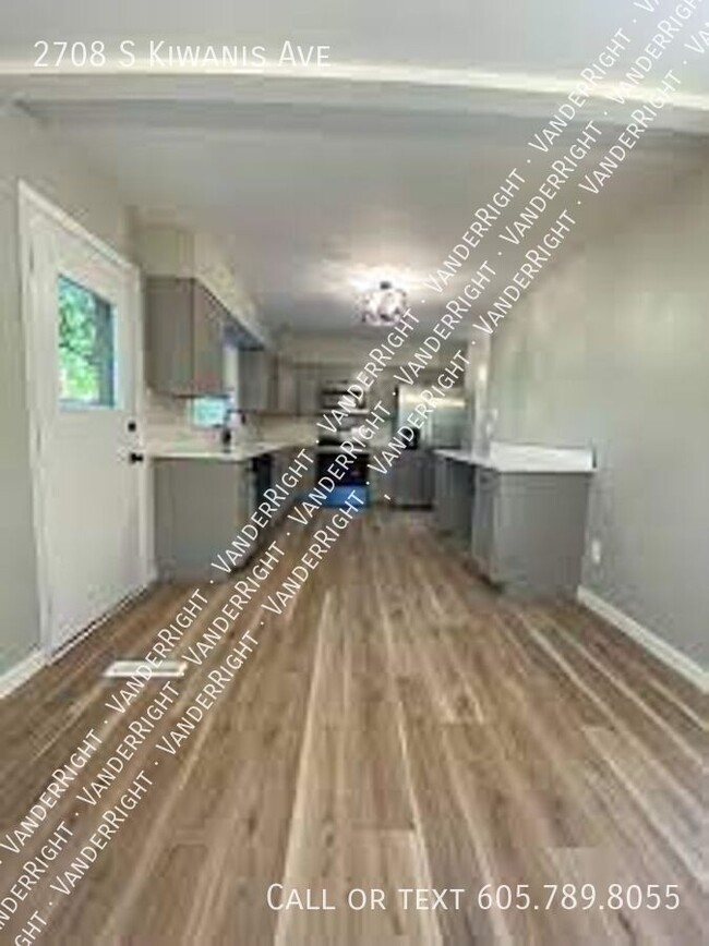 Building Photo - 2708 S Kiwanis Ave