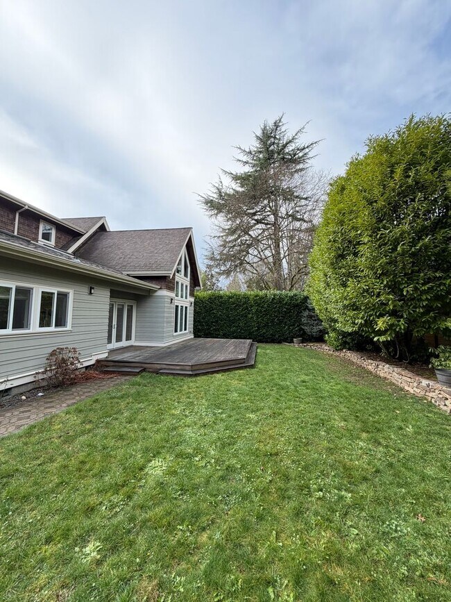 Building Photo - Gorgeous Custom Home In the Uplands Neighborhood. 4bd plus office. 2944sf.